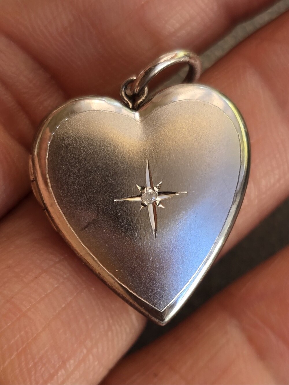 Brushed 925 sterling silver diamond star/sun burst center heart locket - Picture 7 of 16